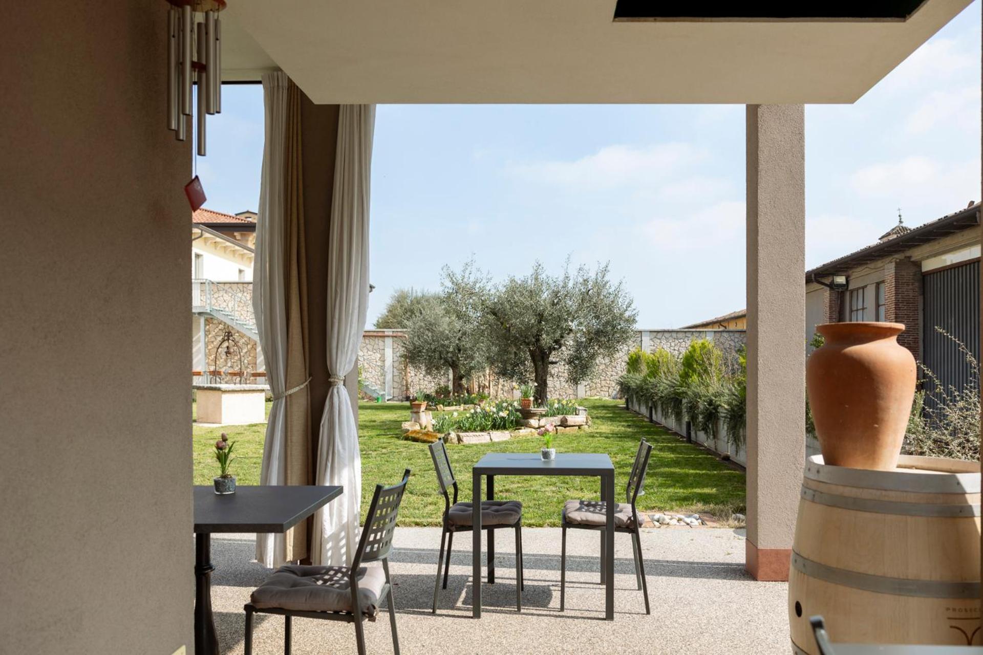 Hotel La Caporala Castel de Azzano Bagian luar foto