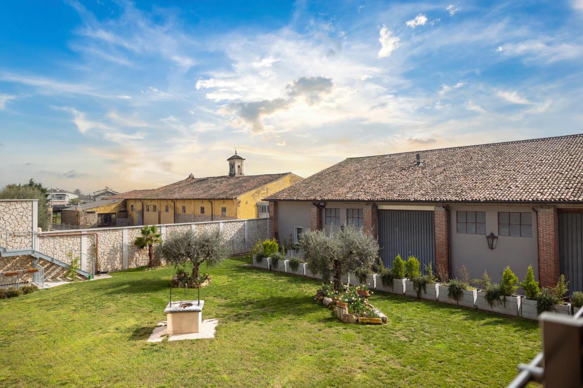 Hotel La Caporala Castel de Azzano Bagian luar foto