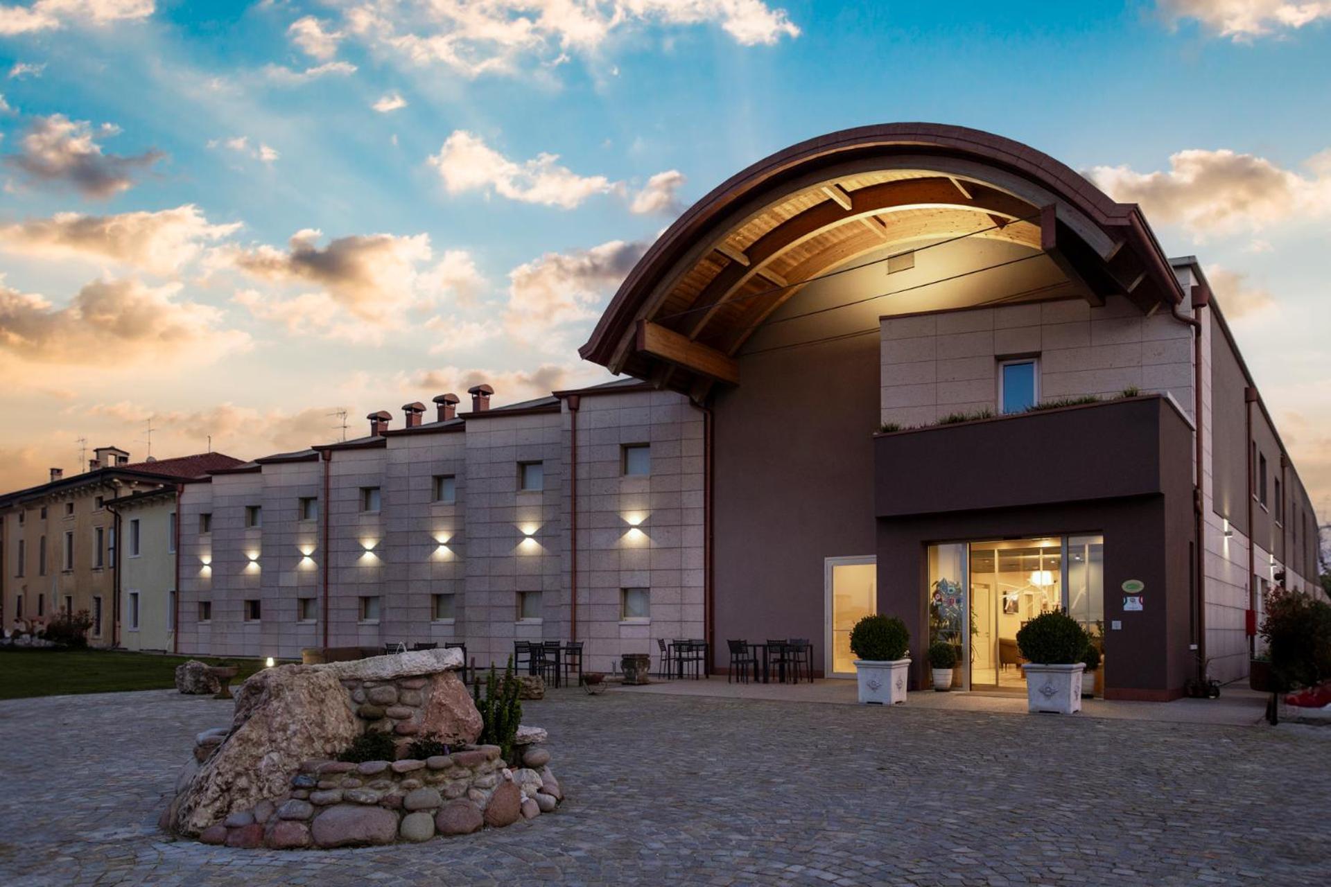 Hotel La Caporala Castel de Azzano Bagian luar foto