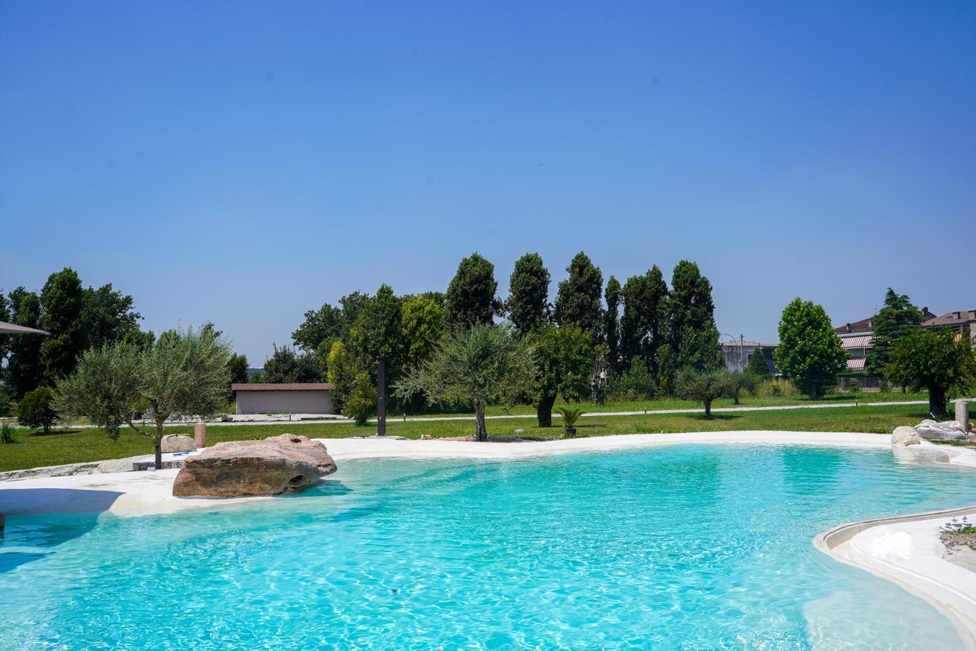 Hotel La Caporala Castel de Azzano Bagian luar foto